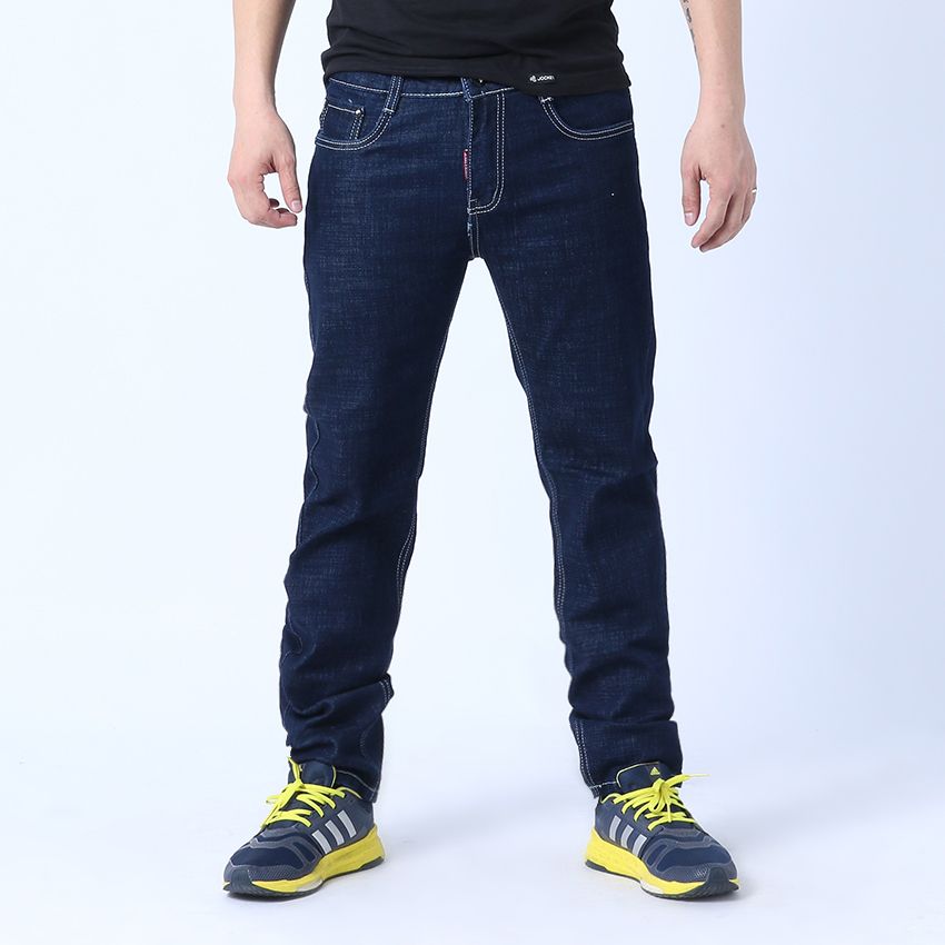 Chất liệu jeans mang đến cảm giác khỏe khoắn, năng động nên nhiều chàng trai đã tận dụng