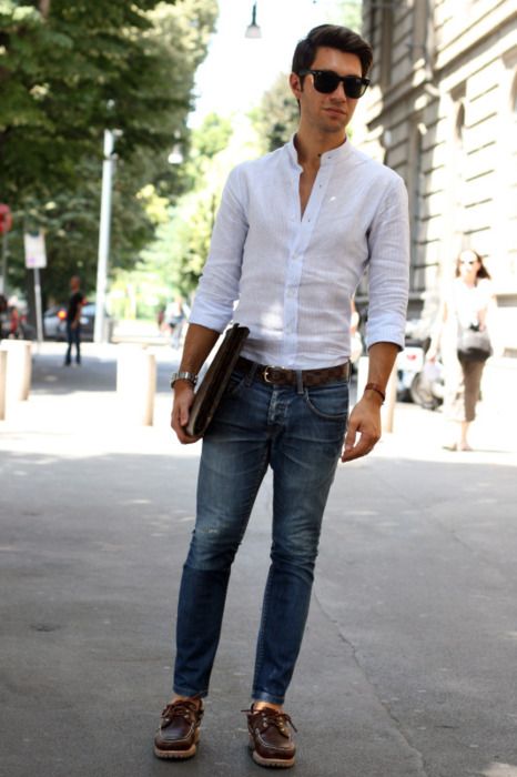 Với những chàng trai có thân hình hơi gầy, điều bạn nên tránh xa khi chọn quần jeans nam đẹp là những chiếc quần kiểu skinny hay slim-fit jeans nhé.