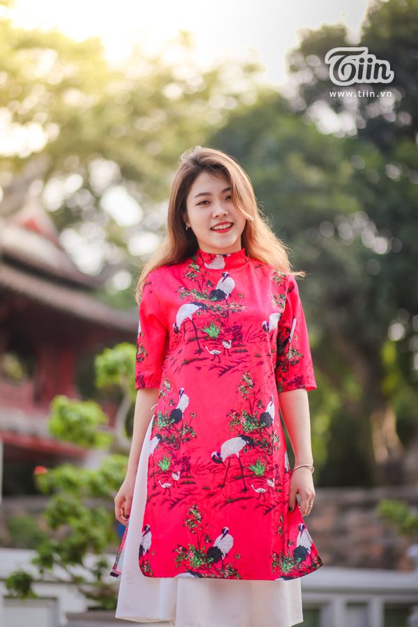 Với những chị em có body hơi đầy đặn thì nên chọn loại áo dài cách tân có form rộng