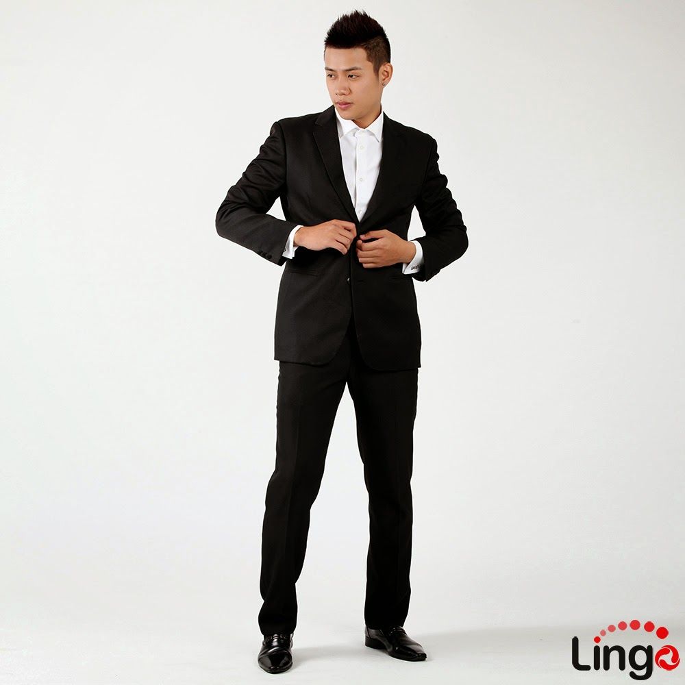 vest thì khó mà thiếu được chiếc sơ mi lịch lãm