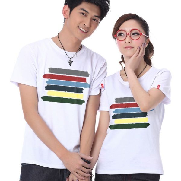 Chọn những màu tương phản với màu áo để làm nổi bật họa tiết.