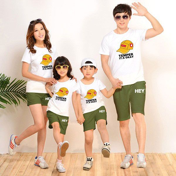 Áo thun gia đình không chỉ thể hiện tình cảm gia đình mà còn tạo nên phong cách riêng biệt