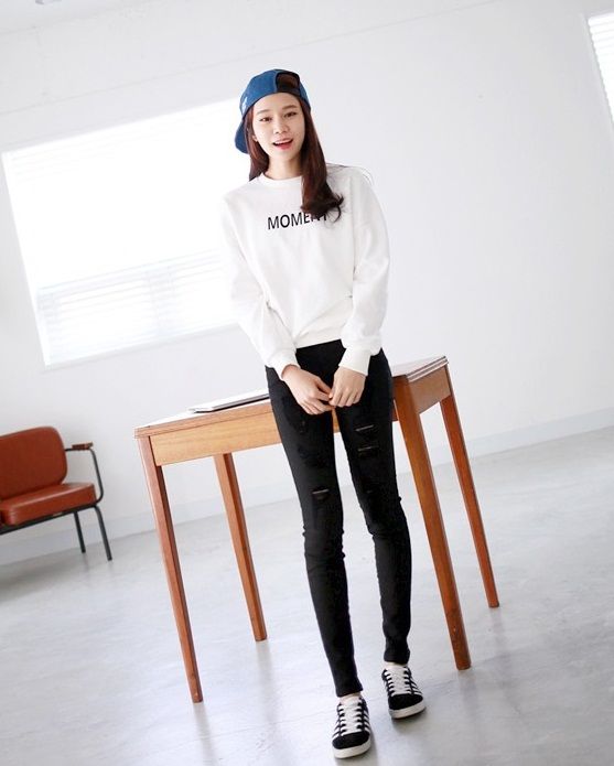 Áo thun nữ dài tay đẹp phối với quần jeans