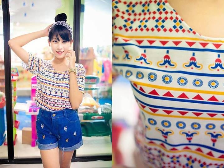 Cực chất với áo thun nữ in họa tiết và quần short jeans