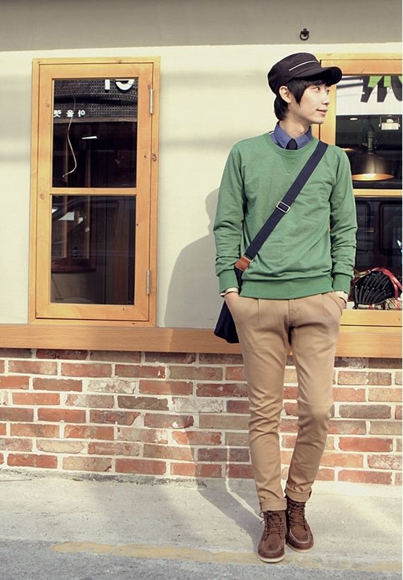 Quần kaki nam phối áo thun trẻ trung năng động