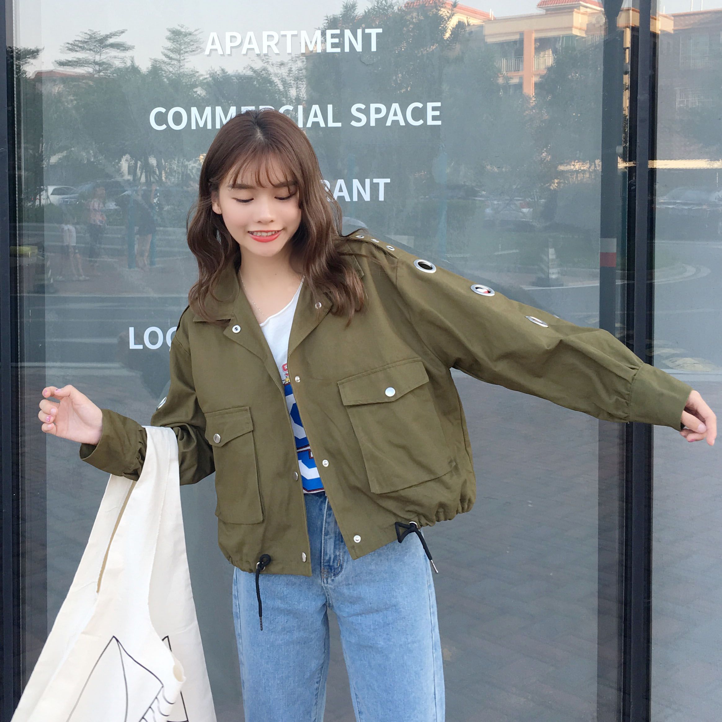 Áo khoác nữ Bomber cho những bạn gái năng động