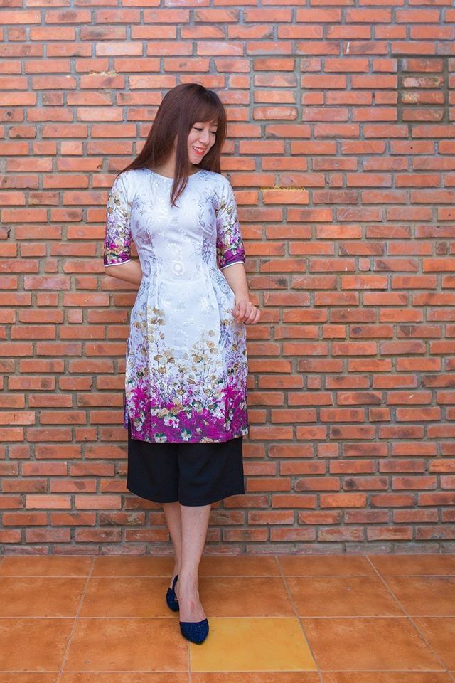 Kết hợp với chiếc quần culottes mang lại vẻ dịu dàng, yểu điệu.