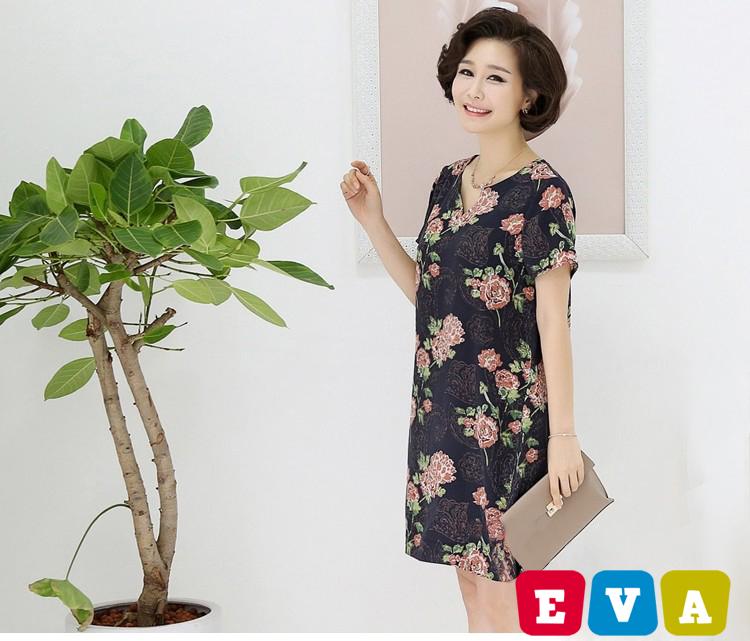 Phụ nữ trung niên lại chọn những bộ váy nhã nhặn