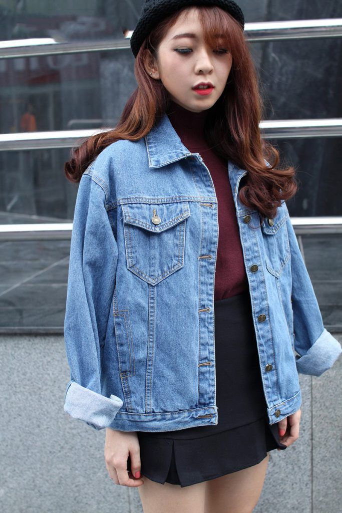 Với áo khoác nữ denim cùng chi tiết đơn giản, dáng chùm hông sẽ đem lại dáng cao hơn đáng kể