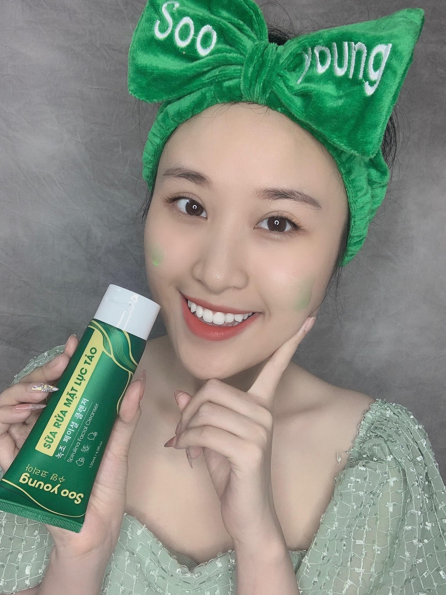 Da nhạy cảm - làn da “khó tính” tìm kiếm một loại sữa rửa mặt phù hợp mời nàng về team sữa rửa mặt lục tảo Soo Young