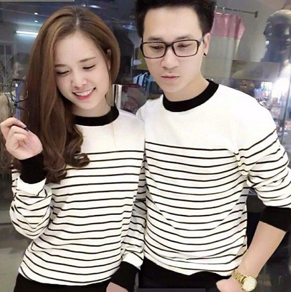 Một lưu ý nho nhỏ khi chọn màu sắc và họa tiết cho áo thun cặp đôi đẹp nữa đó là bạn nêu tìm hiểu sở thích, cá tính của người ấy