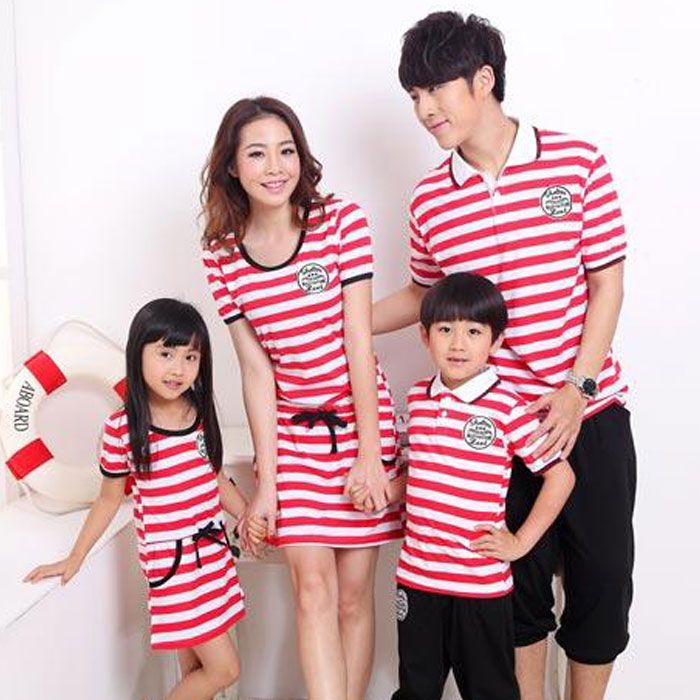Đối với những mẫu áo thun gia đình dành cho dự tiệc, bạn cần chọn những mẫu sang trọng và lịch sự