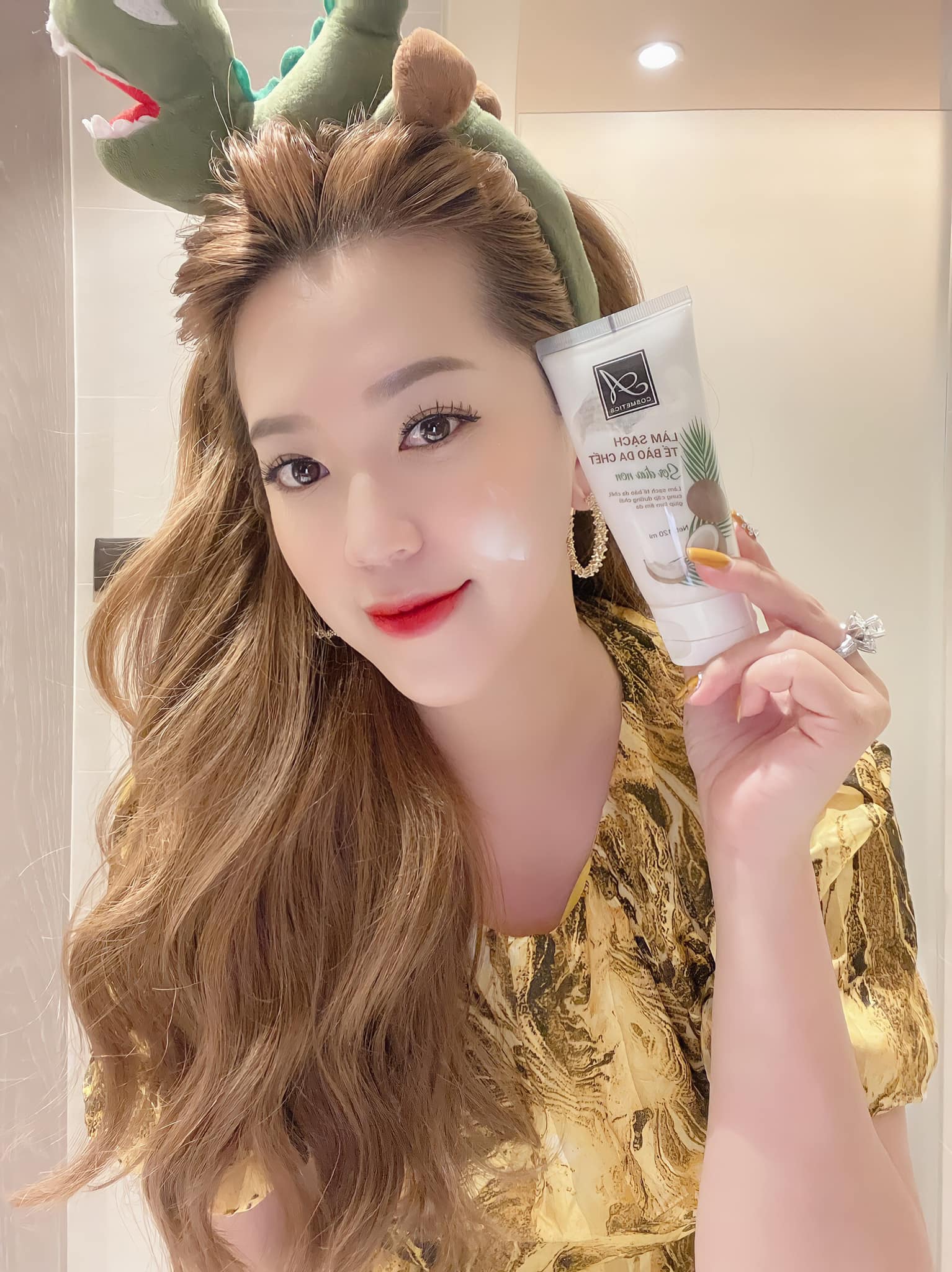 Hỏng có gái xinh nào mà cưỡng lại được cái mùi thơm siêu ngọt béo ngậy của SỢI DỪA NON A cosmetics