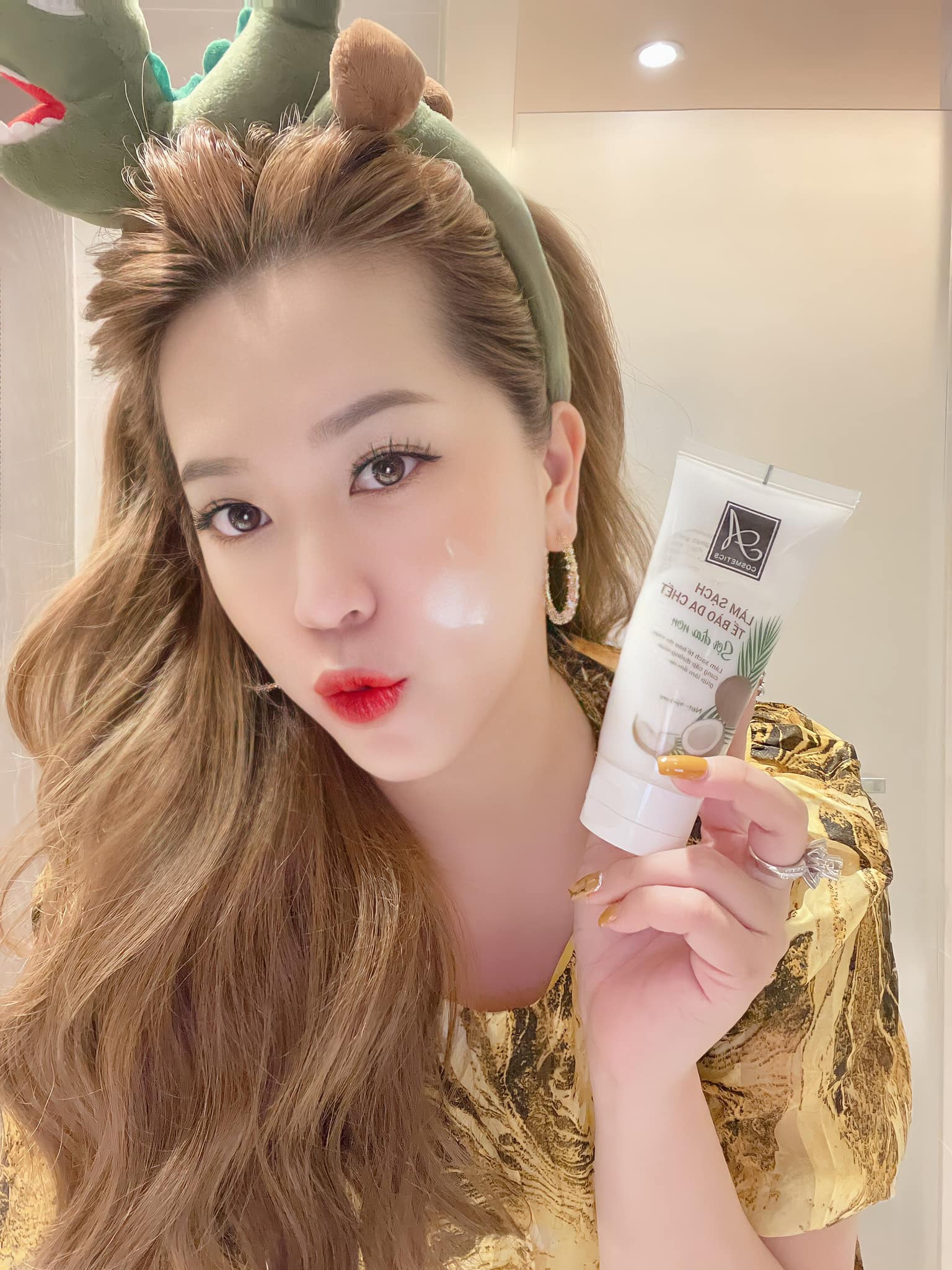 Hỏng có gái xinh nào mà cưỡng lại được cái mùi thơm siêu ngọt béo ngậy của SỢI DỪA NON A cosmetics