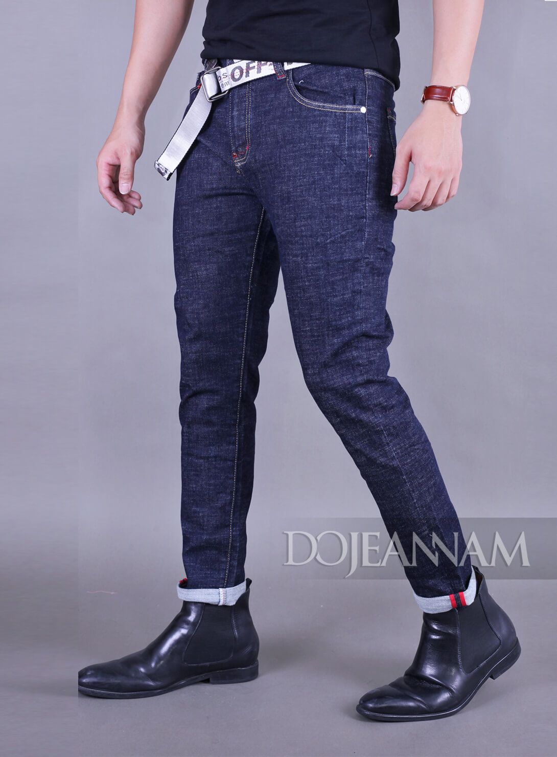 Quần jeans nam theo đó cũng cần phải mỏng nhẹ, thoáng mát, màu sắc hài hòa, kiểu dáng phù hợp để đôi chân người mặc