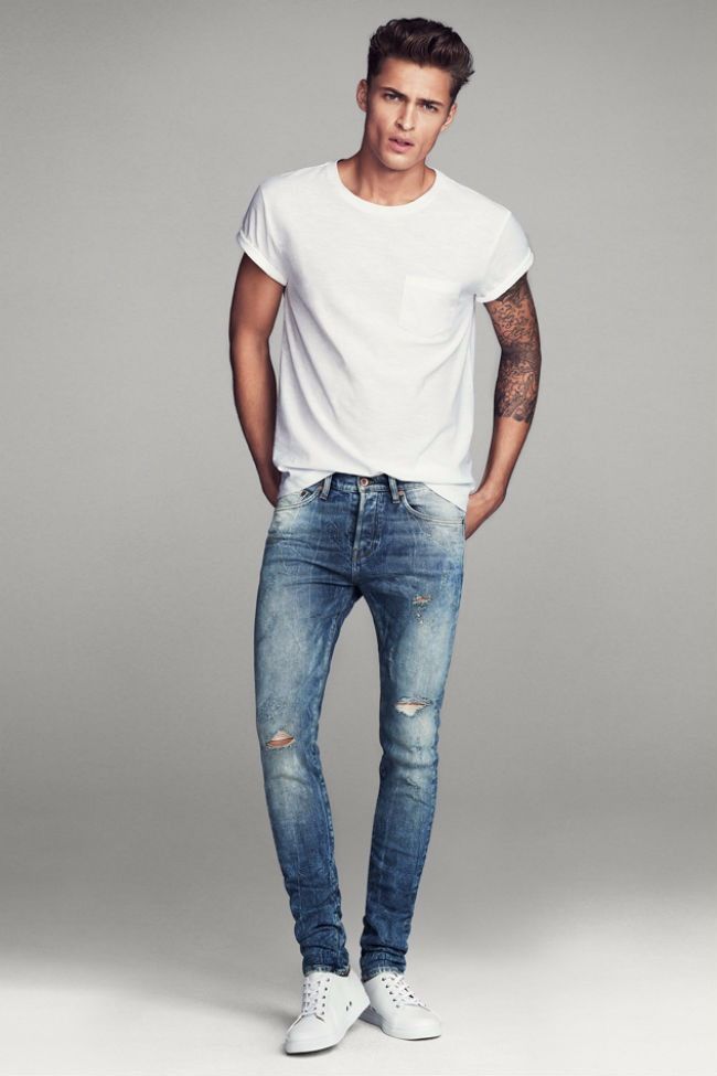 Quần jeans nam phối cùng với áo pull