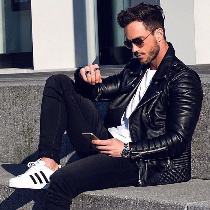 Quần Jeans với áo khoác da