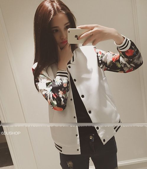 Mẫu áo khoác nữ bóng chày in họa tiết là kiểu dáng được nhiều teen girls đặc biệt mê mẩn trong mùa đông năm nay.