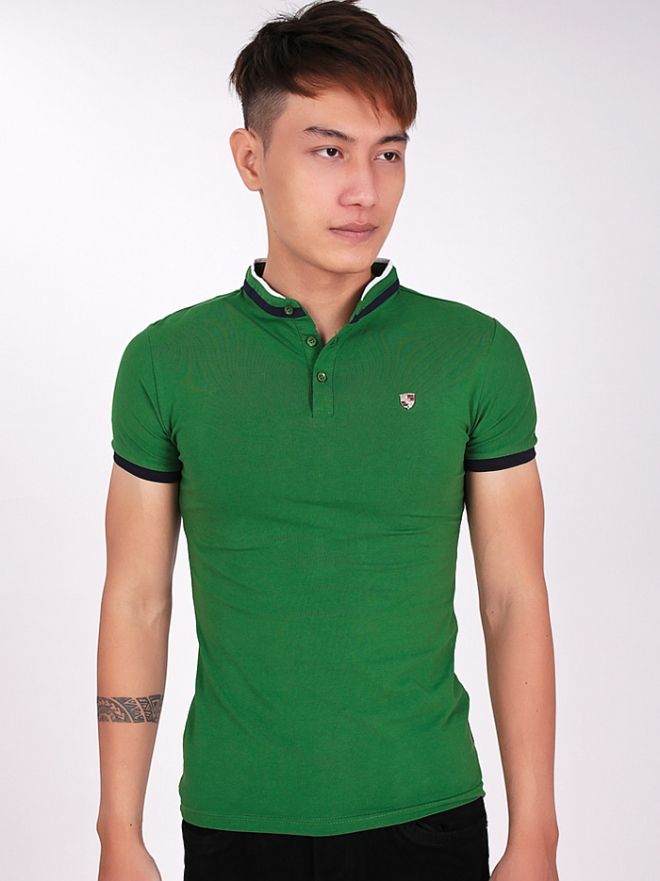 Áo nam màu xanh lá đem lại sự trẻ trung tươi tắn