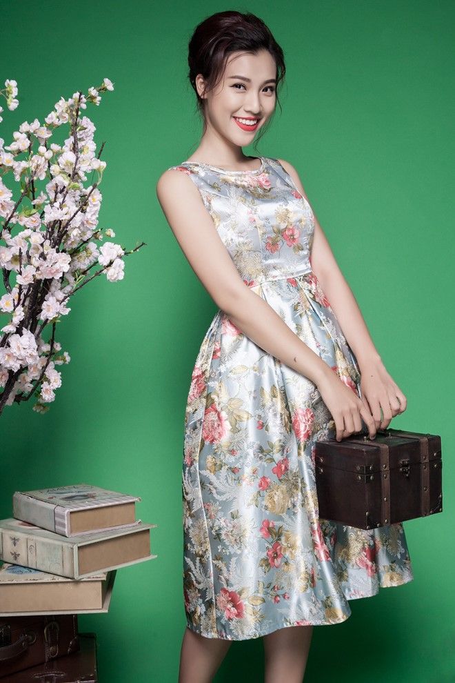 Những chiếc đầm body họa tiết sang chảnh, quý phái, sang trọng