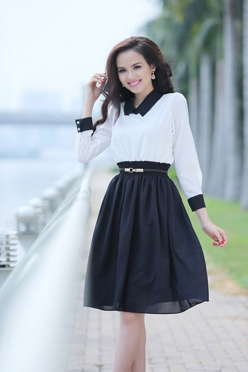 Đầm xòe trẻ trung, cổ sơ mi thanh lịch đã đủ gợi lên nét đoan trang, đằm thắm