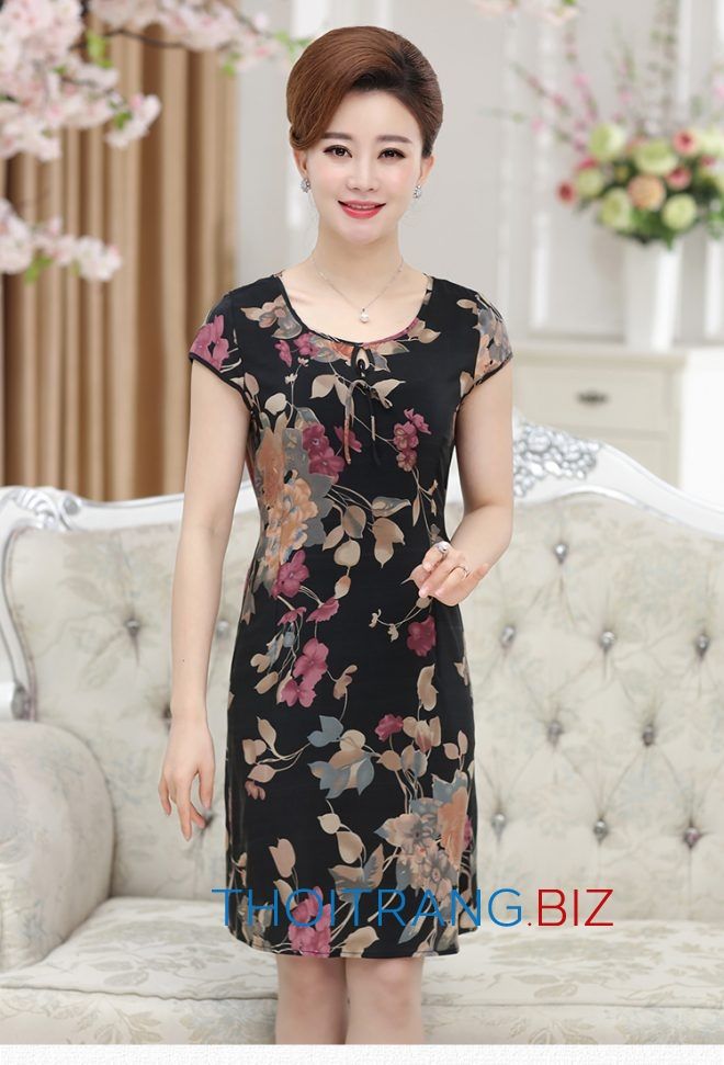 Sự kết hợp với họa tiết hoa những chiếc váy đầm hoa sẽ tạo nên sự dịu dàng