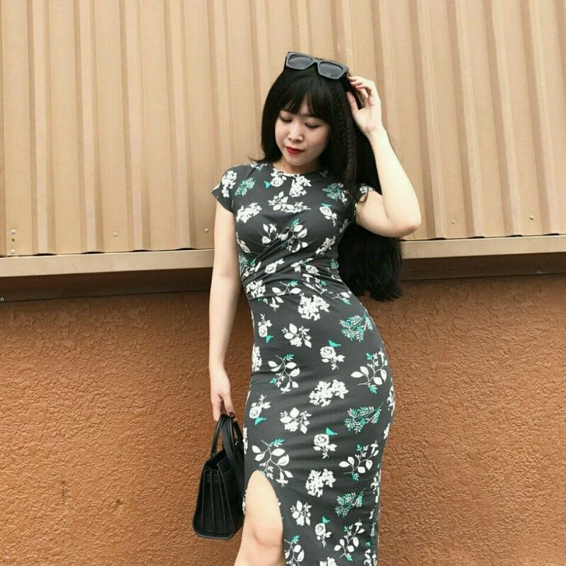 Váy bó eo, xếp ly hoa sang trọng, trẻ trung