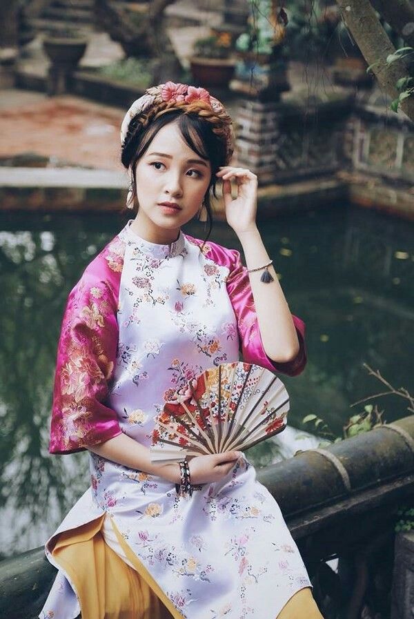 Kiểu áo dài cách tân gấm: