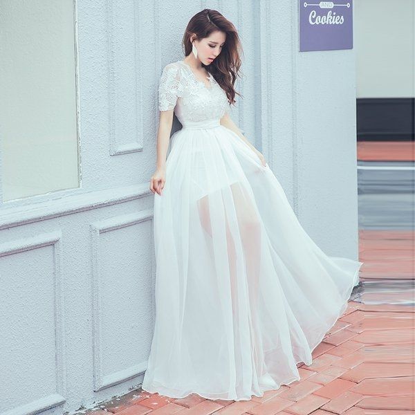 Ren và voan vốn là hai chất liệu khá được yêu thích trong những mẫu thiết kế váy đầm voan dài