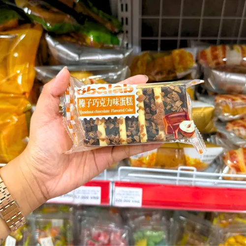 1 Cái Bánh Bánh Bông Lan Phủ Hạt Phỉ Obalab Vị Socola 68g