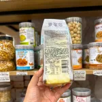 1 Cái Bánh Bông Lan Tam Giác CHUNSANJIAO Vị Phô Mai - Màu Vàng