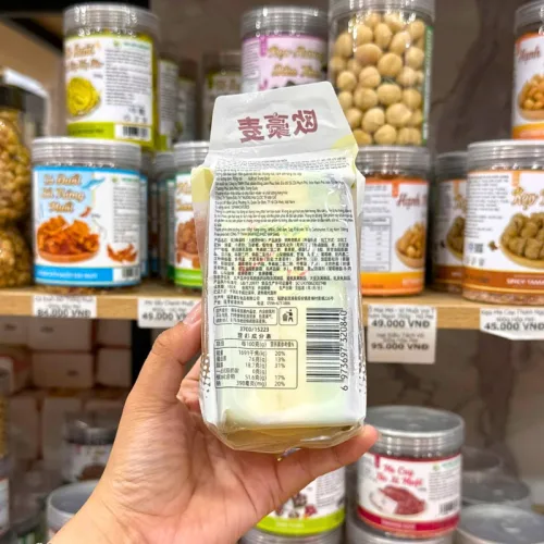 1 Cái Bánh Bông Lan Tam Giác CHUNSANJIAO Vị Trà Xanh - Màu Xanh Lá