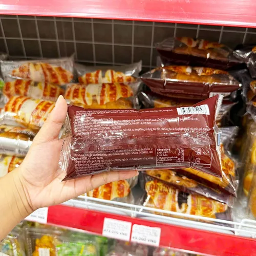 1 Thùng Bánh Mì Sừng Bò WEICHUDAO Vị Socola 2kg - Thùng 32 Cái