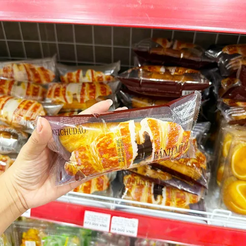 1 Thùng Bánh Mì Sừng Bò WEICHUDAO Vị Socola 2kg - Thùng 32 Cái