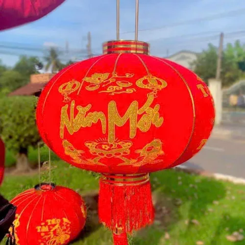 2 LỒNG ĐÈN NHUNG KẺ TẾT 80CM(Giá 2 cái)