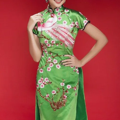Áo dài cách tân đẹp lộng lẫy cho mùa xuân thêm may mắn