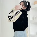 Áo khoác nữ dáng lửng có nón nhung gân viền sọc