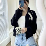 Áo khoác nữ dáng lửng phối logo thời trang