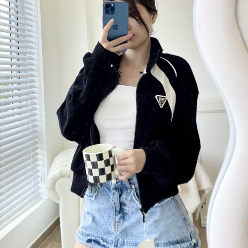 Áo khoác nữ dáng lửng phối logo thời trang