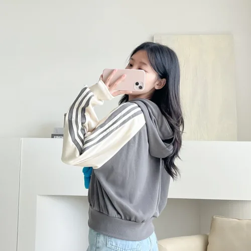 Áo khoác nữ lửng viền sọc phối dây màu cầu vòng bản to