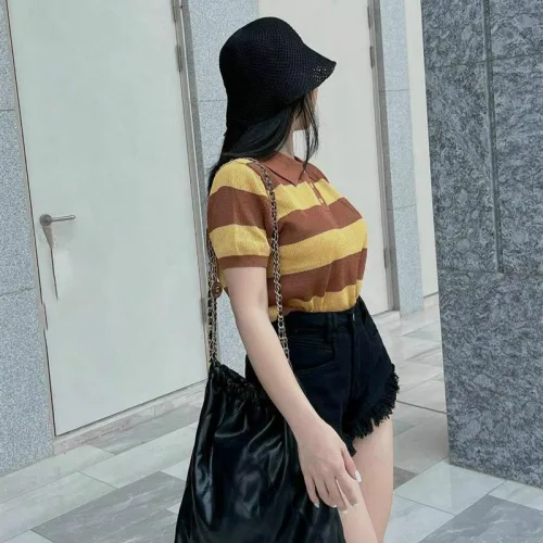 Áo len nữ sọc màu cổ bẻ