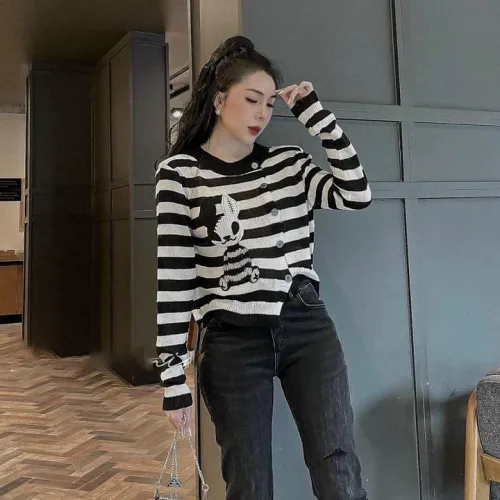 Áo len sọc tay dài thêu hình thỏ