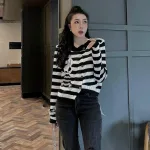 Áo len sọc tay dài thêu hình thỏ