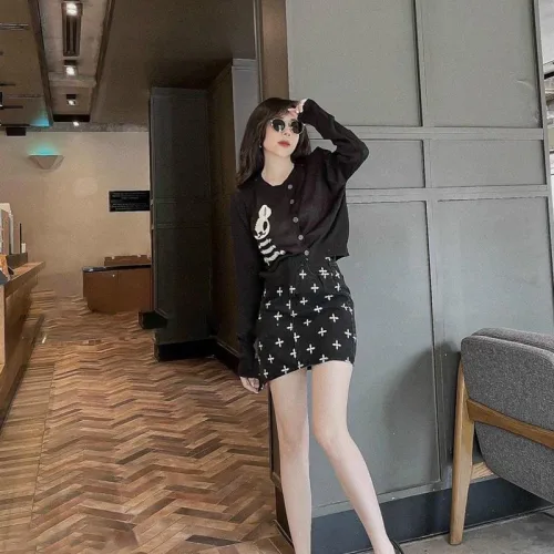 Áo len sọc tay dài thêu hình thỏ