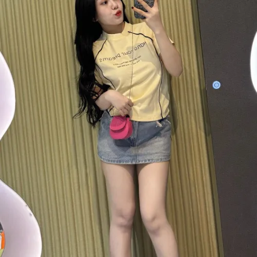 Áo thun nữ Baby Tee ôm body từ 35kg - 55kg in chữ hang your dream