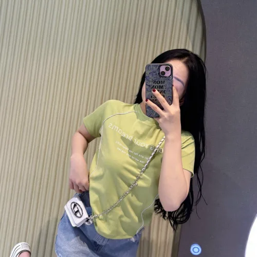 Áo thun nữ Baby Tee ôm body từ 35kg - 55kg in chữ hang your dream