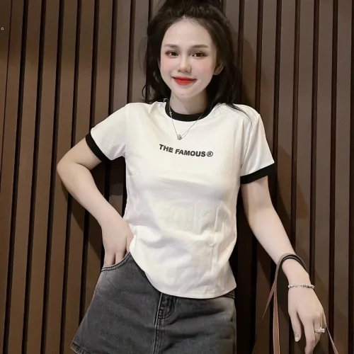 Áo thun nữ Baby Tee ôm body từ 35kg - 55kg in chữ THE FAMOUS