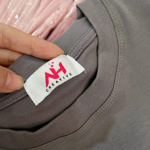 Áo Thun Nữ Cổ Tròn Baby Tee In Chữ Bên Ngực Mạc AH787