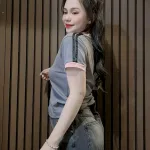 Áo Thun Nữ Cổ Tròn Baby Tee In Chữ The Famous Mạc AH787