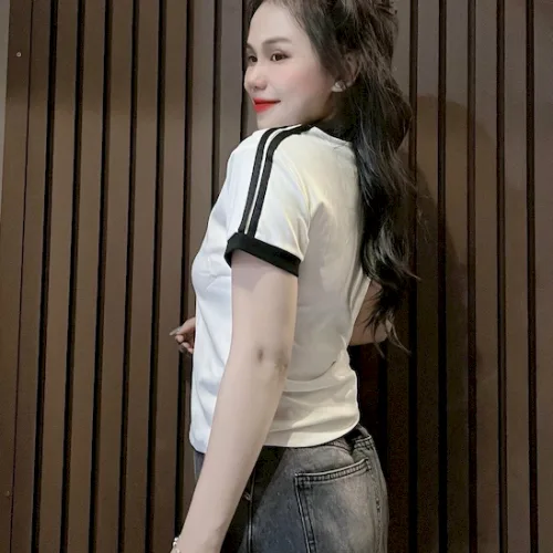 Áo Thun Nữ Cổ Tròn Baby Tee In Chữ The Famous Mạc AH787